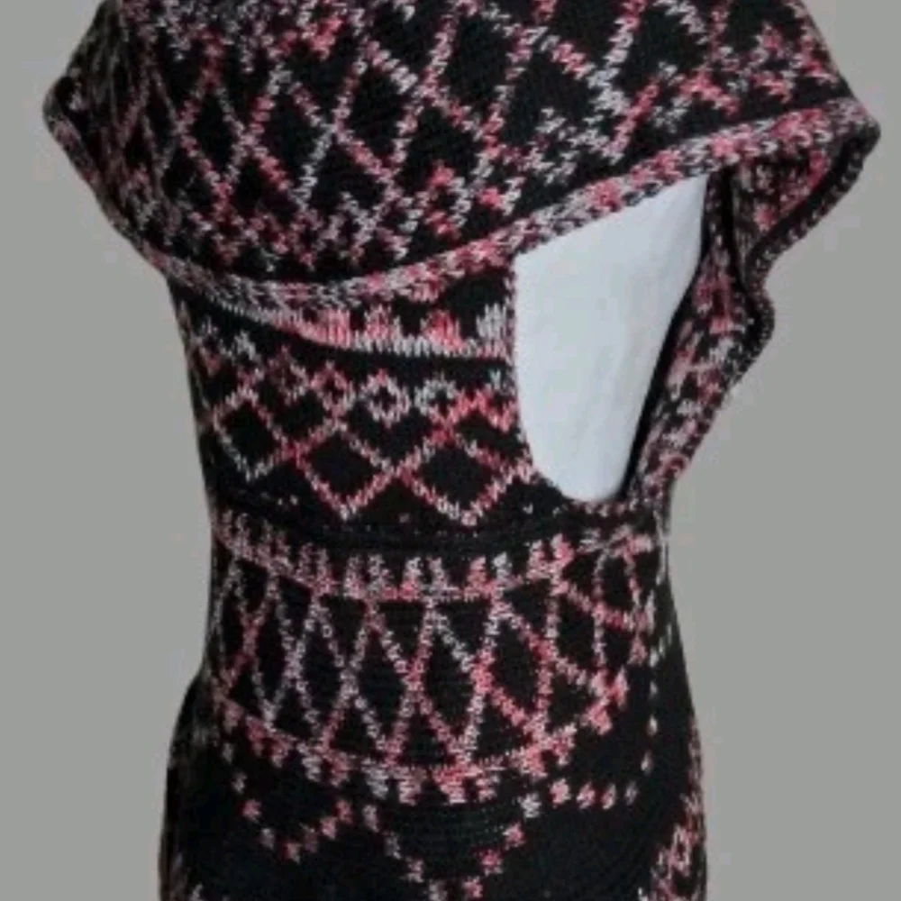 New Directions Black and Pink Geometric Sweater - Picture 7 of 10